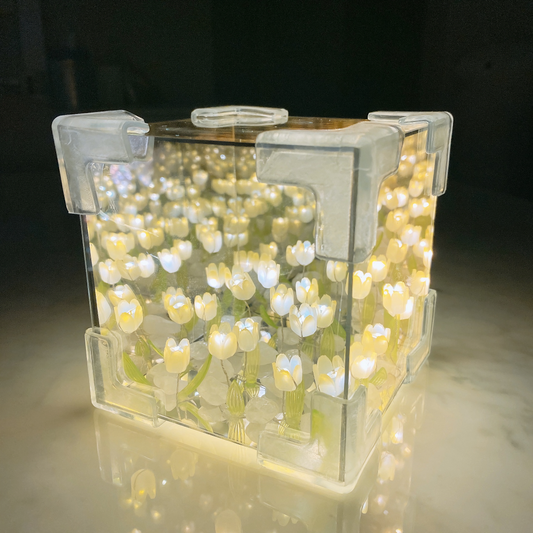 Cubo De Tulipanes Infinitos: Brillo Suave y Funcionalidad Dual